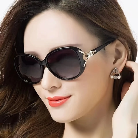 Stylish Women’s Polarized Fashion Glasses with Fox Emblem