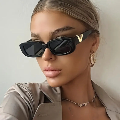Chic Cat Eye Fashion Glasses With Luxury V-Letter Design
