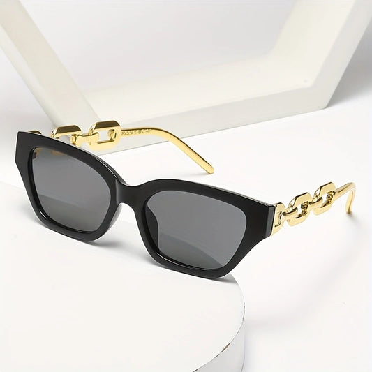 Vintage-Inspired Oversized Glasses with Chunky Chain Arms