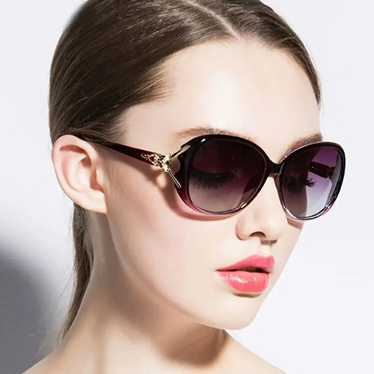 Stylish Women’s Polarized Fashion Glasses with Fox Emblem