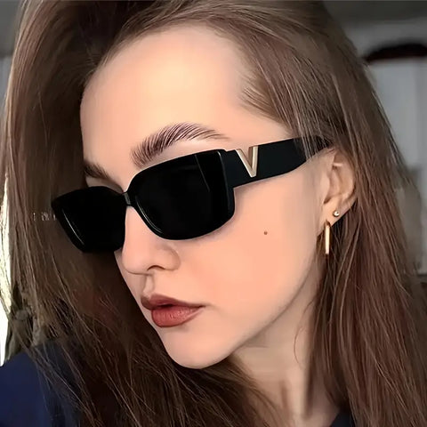 Chic Cat Eye Fashion Glasses With Luxury V-Letter Design